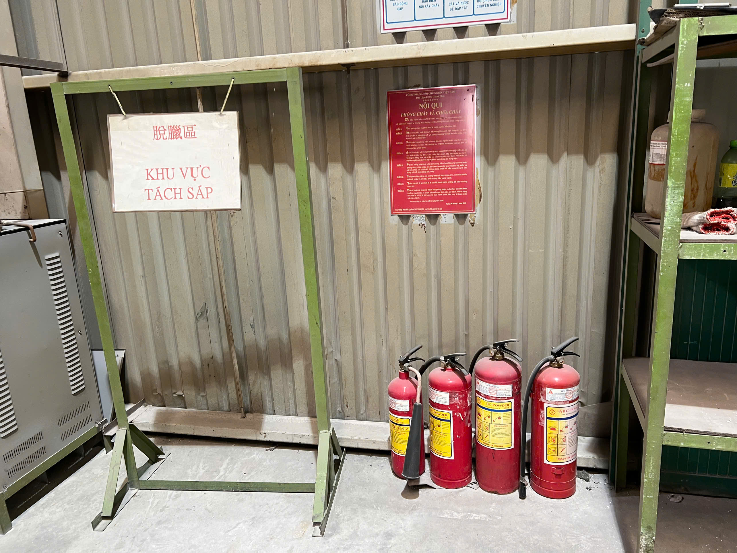 Fire extinguisher 2.jpg